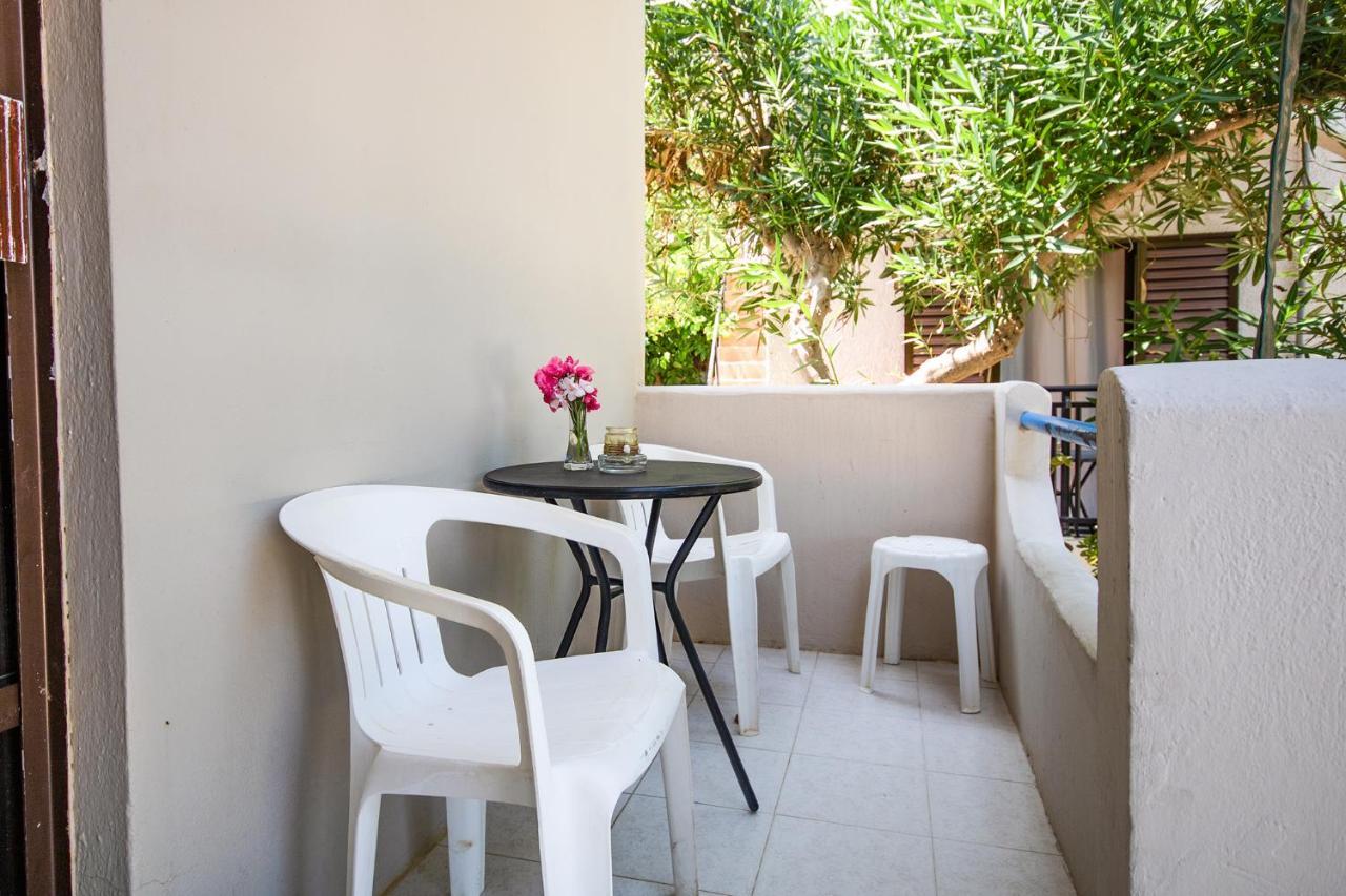 Апартаменты Andy'S Gardens Йеранион Экстерьер фото
